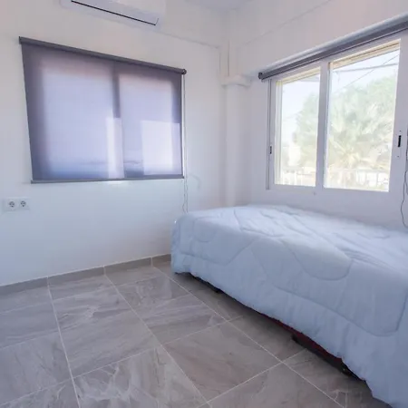 Beachfront Los Banos Apartment Dénia